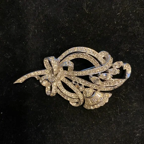 Old costume Brooch - Picture 1 of 3